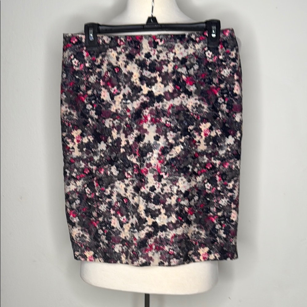 Talbots Skirt Floral Pencil Skirt Black,gray and Pink size 10P waist 16” zipper